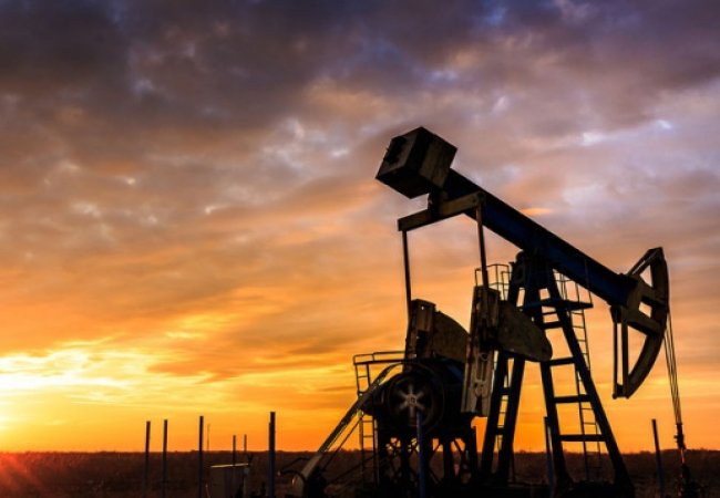 Кто и зачем сокращает добычу нефти в мире