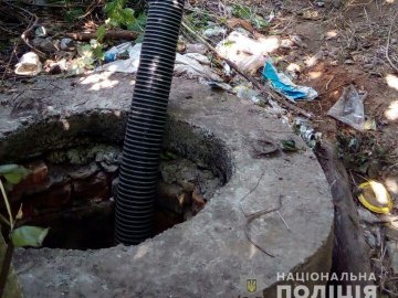 На Рівненщині троє комунальників отруїлися випарами з каналізації: один чоловік помер