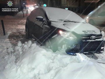 У Львові п'яний водій за ніч скоїв 4 аварії