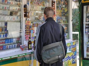 У Нововолинську на автостанції неповнолітнім продавали цигарки