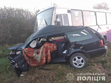 На трасі Львів-Ковель автобус зіткнувся з легковиком: двоє загиблих. ФОТО
