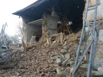 На Львівщині зруйнувалась  стіна старовинного замку