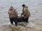 Волинські рибалки випустили у озера понад тонну малька