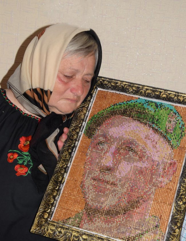 На Волині виготовили портрет із 25 тисяч сірників у пам'ять про загиблого прикордонника