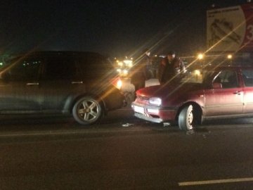 Аварія в Луцьку: на мосту не розминулися 2 авто