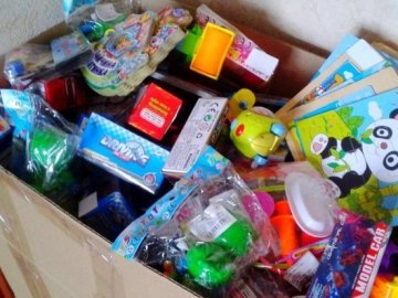 Для хворих дітей у Луцьку збирають подарунки в «Скриньку хоробрості»
