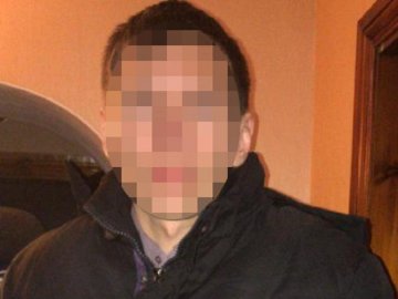 У Києві поліція викрила чоловіка, який розбещував неповнолітніх дівчат