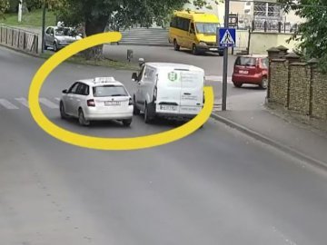 Таксиста, який не пропустив пішохода у Луцьку, притягнули до відповідальності 