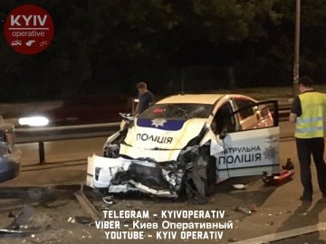 Нічна погоня в Києві: Mitsubishi та поліцейський Prius зіткнулися лоб у лоб
