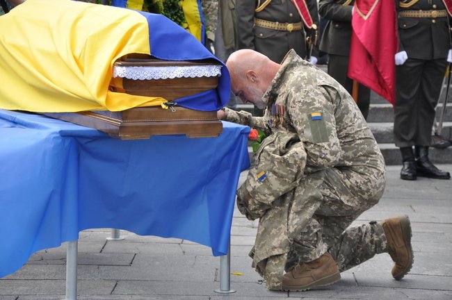 На Майдані попрощалися із загиблим на Донбасі уродженцем Волині Тарасом Матвіївим. ФОТО