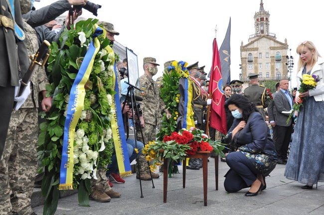 На Майдані попрощалися із загиблим на Донбасі уродженцем Волині Тарасом Матвіївим. ФОТО