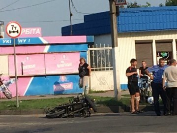 ДТП у Володимирі: водій перелетів через мотоцикл. ФОТО