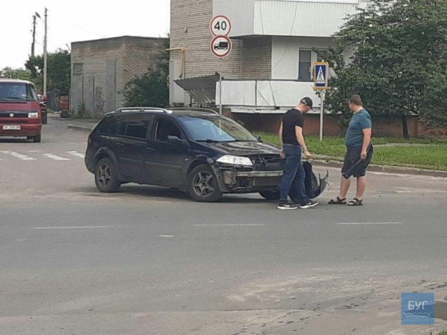 На перехресті у волинському місті – аварія за участю двох автівок
