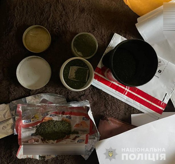 Сімейний бізнес: у волинського подружжя вилучили наркотиків на 20 тисяч. ФОТО