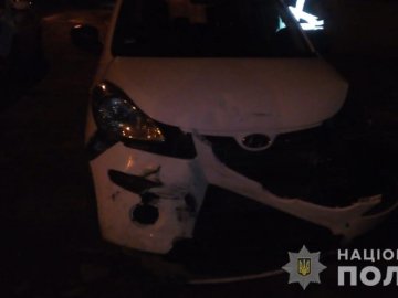 У місті на Волині водій Hyundai влетів в авто поліцейських та втік з місця аварії