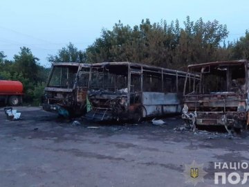 Два «Богдани» та один «Ivan»: на Київщині вщент згоріли автобуси:  ФОТО