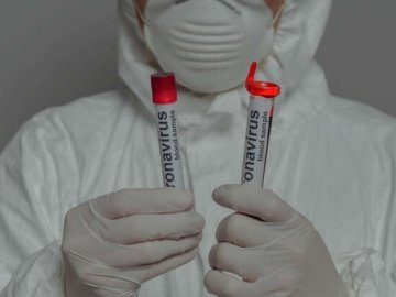У нововолинській лікарні перебуває 18 хворих на коронавірус, з них 5 – у реанімації