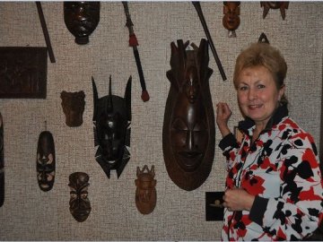 Волинянка зібрала колекцію африканських масок
