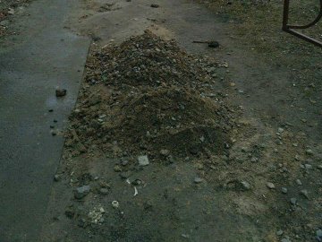 У Луцьку не відновили тротуар після ремонту на кабельній лінії. ФОТО