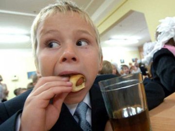 Розповіли, кого безкоштовно харчуватимуть у школах Нововолинська