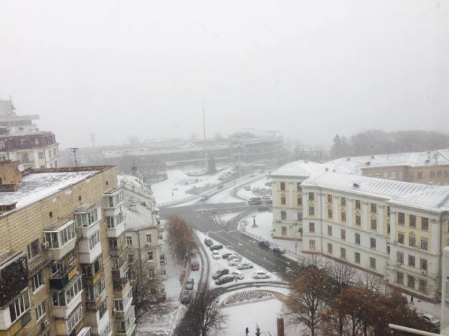 Київ засипало снігом. ФОТО