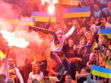 Українські вболівальники вшанують вбивць під час гри з поляками, - польські ЗМІ