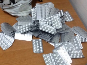 Через «Ягодин» намагались перевезти 1400 пігулок для виготовлення наркотиків. ФОТО