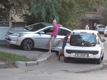 Водій авто на «транзитах» ледь не збив дитину на візку: подробиці ДТП у Луцьку