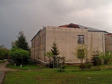 В сільській школі Луцького району просять полагодити дах