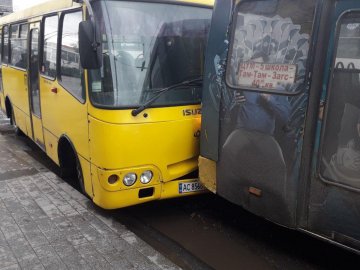 Аварія тролейбуса та маршруток у Луцьку: подробиці від поліції. ФОТО