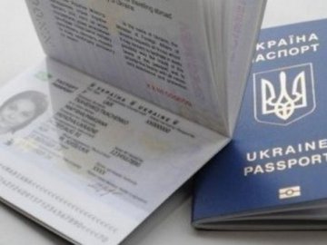 Щоб зменшити «паспортні» черги, у Луцьку придбають додаткову техніку