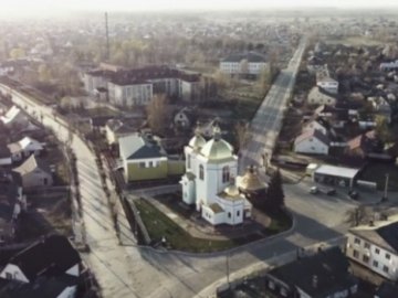 Волинське містечко на карантині: пусті вулиці та весняна зелень