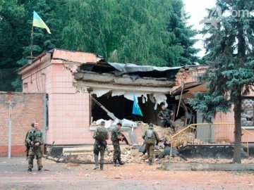 Зруйнована військова частина після штурму. ФОТО