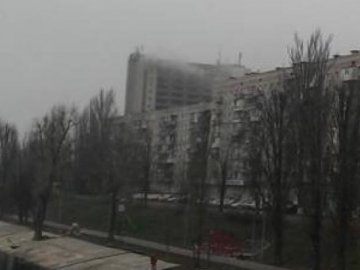 У Києві горить готель. ФОТО