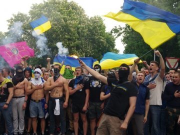 Марш єдності футбольних фанатів Дніпра та Динамо