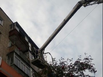 У Луцьку патрульні із пожежниками діставалися на 5 поверх, аби перевірити, чи жива хазяйка квартири