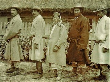 Поліські модники: як одягалися в селі на Волині 100 років тому. РЕТРОФОТО