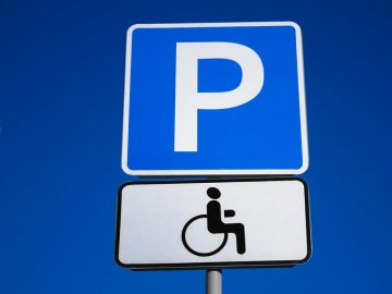 В Україні збільшать штраф за паркування на місцях для інвалідів