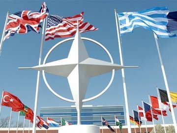 Яценюк попросив у  НАТО додаткової допомоги