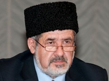 Лідеру кримських татарів Рафату Чубарову заборонили в'їзд в Крим