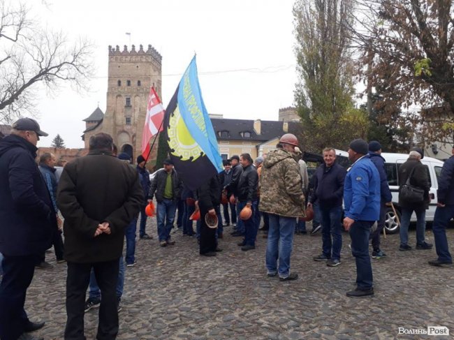 Волинські шахтарі вийшли з протестом на вулиці Луцька. ФОТО