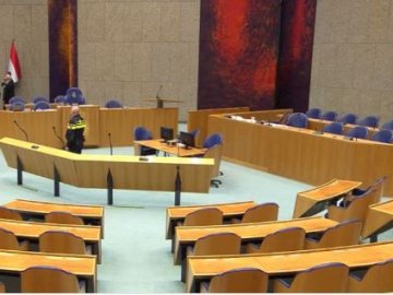 У парламенті Нідерландів намагався повіситись чоловік