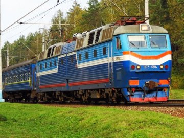 До Дня Конституції Укрзалізниця пустила 11 додаткових поїздів