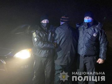 На Чернігівщині 80-річний чоловік викрав Lexus біля сільради і залишив на місці злочину свій велосипед