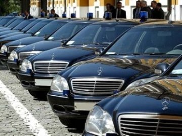 Для власників авто у Луцьку хочуть встановити «податок на розкіш»