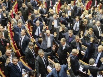 Нарахували 9 Героїв України серед депутатів, що голосували за закони 16 січня