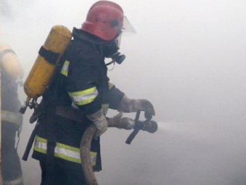 На Волині рятувальники гасили пожежі у житловому будинку і господарській будівлі