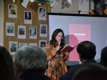 «По живому»: у Луцьку презентували мистецький проект зі Сходу