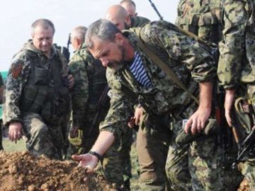 На Донбасі - криваве зіткнення між російським солдатами та місцевими бойовиками