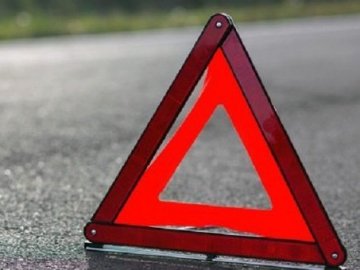 Нічна аварія: у Нововолинську п’яний водій скерував авто в дерево